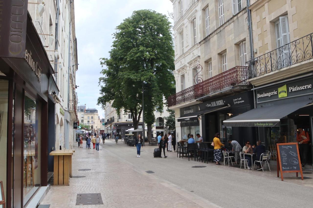 Chambres Poitiers Centre Ville - Salle De Bain, Refrigerateur, Tv Et Machine A Cafe Privatifs - Cuisine Commune - Terrasse - Hotel De Ville A 200M Exterior foto