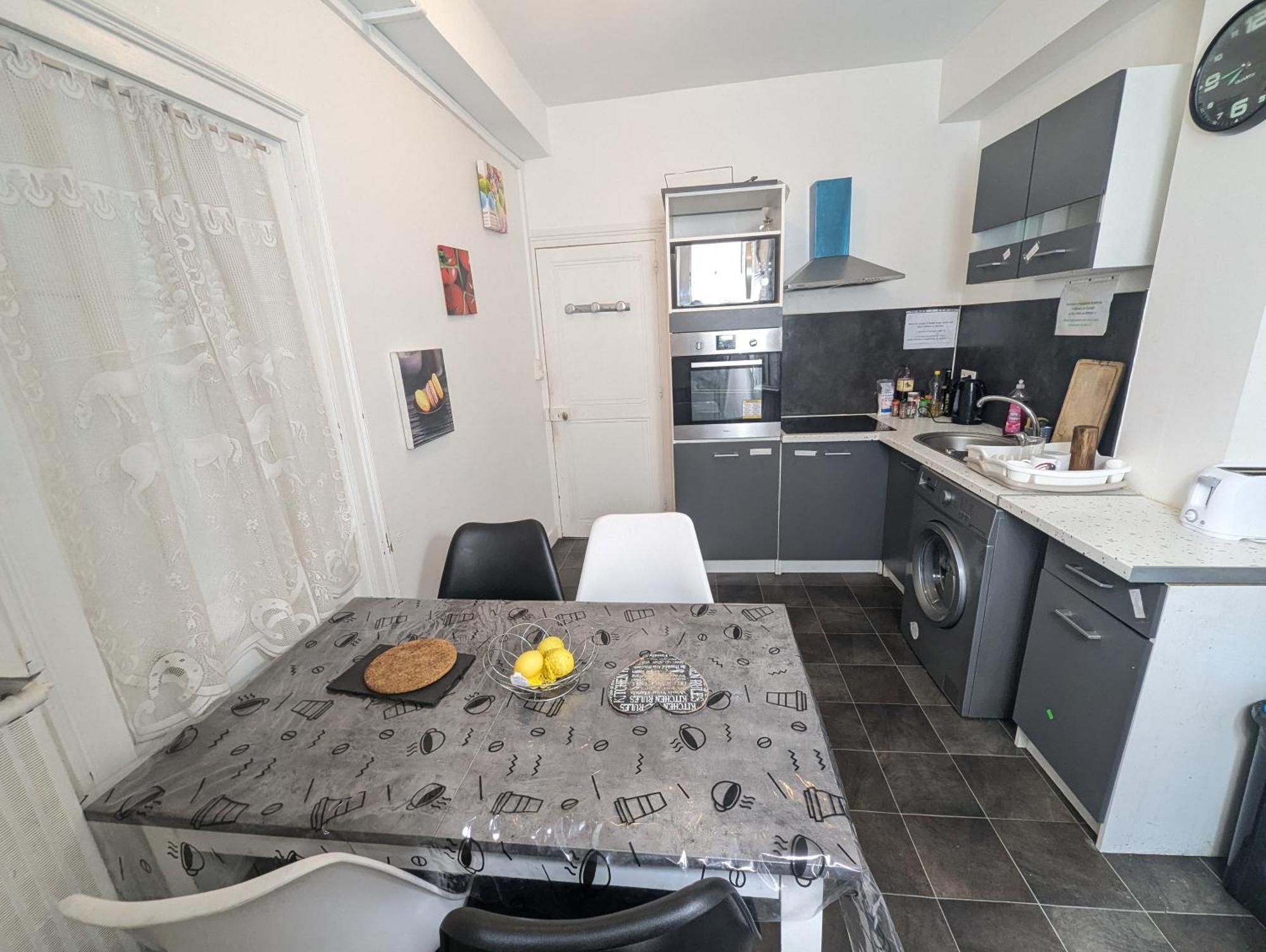 Chambres Poitiers Centre Ville - Salle De Bain, Refrigerateur, Tv Et Machine A Cafe Privatifs - Cuisine Commune - Terrasse - Hotel De Ville A 200M Exterior foto