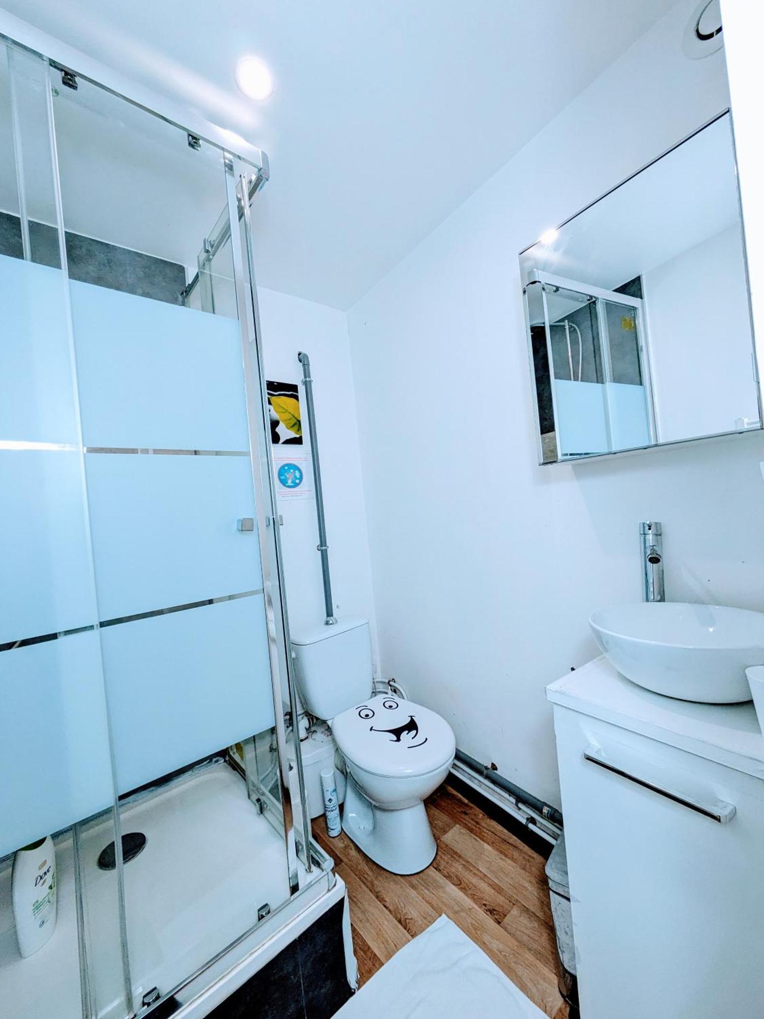 Chambres Poitiers Centre Ville - Salle De Bain, Refrigerateur, Tv Et Machine A Cafe Privatifs - Cuisine Commune - Terrasse - Hotel De Ville A 200M Exterior foto